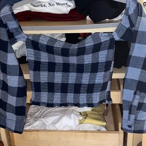 Off the shoulder crop sleeve top!